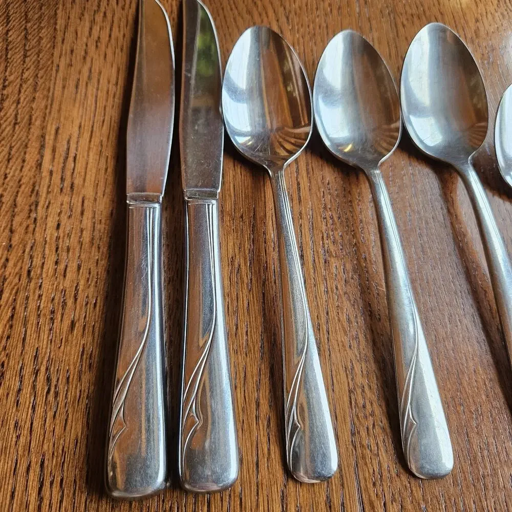 Oneida Oceanic 3 Soup Place Spoons 7.25 2 Dinner Knife 9